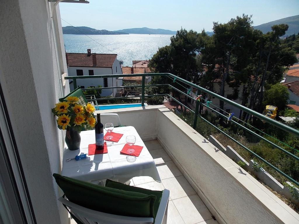 Apartments Villa Goja Traù Esterno foto